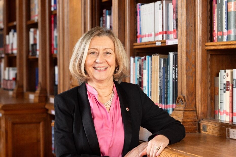 Hélène Conway-Mouret